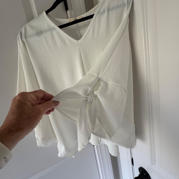 White Entro Batwing Top - Picture 2 of 4